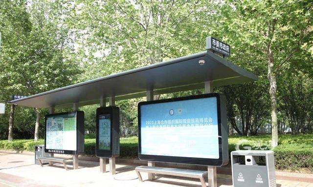 青島新增137處智能公交候車亭 搭配電子站牌、三維導乘圖